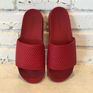Steve Madden Riptide Slip On Sandals in Scarlet